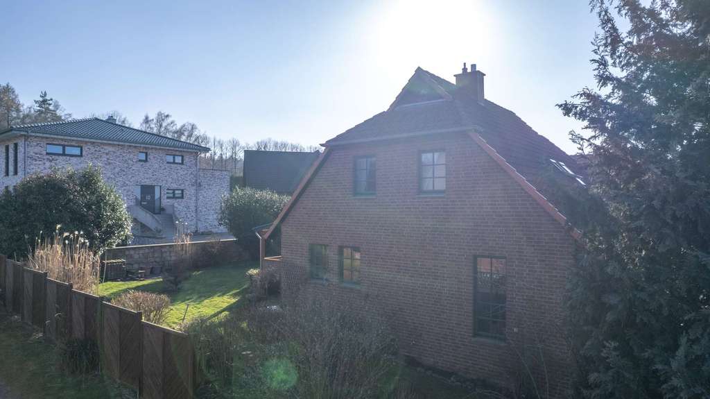 Immobilie in Nienstädt - Familientraum mit Gartenidylle – gepflegtes Einfamilienhaus mit Kamin, Terrasse und Doppelgarage - Bild 2