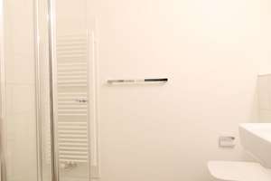 Zwei Bäder, große Loggia – großzügig wohnen im Schwedler Home – Gref-Völsing-Strasse 23, 60314 Ostend, Frankfurt am Main – Vorschaubild 9