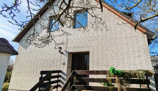 Bild von Viel Platz für Ideen – Ein Haus zum Gestalten mit großem Grundstück und Wintergarten