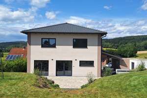 Modernes Einfamilienhaus in sonniger Ortsrandlage – neuwertig, großzügig und sofort bezugsfrei – Die vollständige Adresse der Immobilie erhältst du vom Anbieter., 96486 Lautertal – Vorschaubild 3