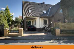 Viel Platz für die Familie – 7-Zimmer-Haus mit Garagen und Carport
