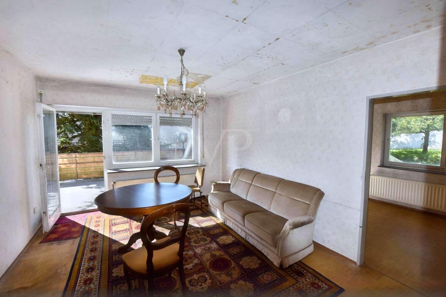 Großzügiges Zweifamilienhaus mit eingewachsenem Garten im Fränkischen Seenland, Weißenburg Gunzenhausen Kreis – Bild 2