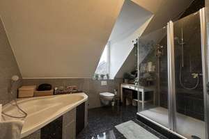Lichtdurchflutete, Dachrolläden, Dämmung, TL-Bad Dusche und Wanne – Die vollständige Adresse der Immobilie erhältst du vom Anbieter., 76137 Südstadt, Karlsruhe – Vorschaubild 11