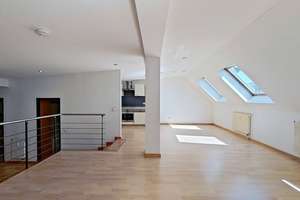 Warmes Nest, kalte Ersparnis - 1 KALTMIETE GESCHENKT: Große 3-Zimmer-Dachgeschosswohnung mit EBK ... – 39104 Altstadt, Magdeburg – Vorschaubild 2