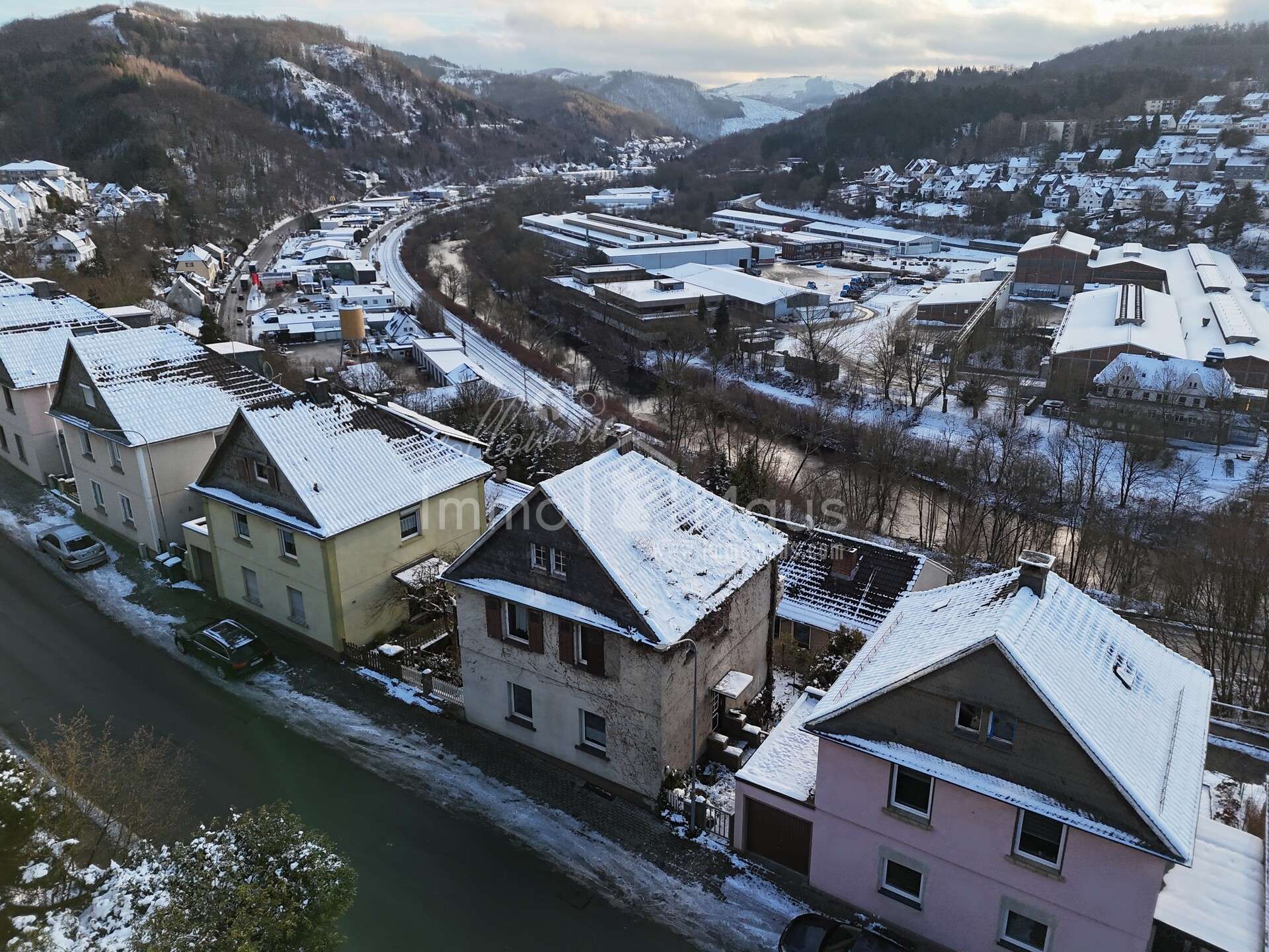 Handwerkertraum: Renovierungsbedürftiges Einfamilienhaus mit 116 m² in Werdohl für unter 100.000 €, Märkischer Kreis – Bild 1