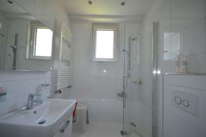 Barrierefreie Altbau- Stadtwohnung | Sandsteinfassade | Hohe Decken | Aufzug | vis-a-vis Malkasten – 40479 Pempelfort, Düsseldorf – Vorschaubild 9