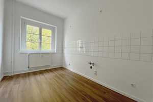 Renovierte 2-Raum-Whg. mit großem Wohnbereich und Balkon im 1. OG! – Grenzgraben 19, 9126 Chemnitz – Vorschaubild 3