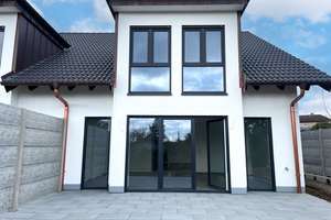 Moderne Neubau-Doppelhaushälfte mit Terrasse in Much-Sommerhausen! – Die vollständige Adresse der Immobilie erhältst du vom Anbieter., 53804 Much – Vorschaubild 2