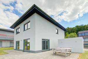 Top in Form und Funktion! Modern! Nahezu neuwertig! Wohnen in bester Lage von Hachenburg! – Die vollständige Adresse der Immobilie erhältst du vom Anbieter., 57627 Hachenburg – Vorschaubild 3