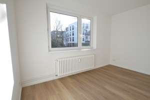 Sonnige 3-Zi. Oase mit Terrasse & XL-Garten am Zylinderviertel (Nähe UKE) – Neuwertiger Zweitbezug! – Henning-Wulf-Weg 14a, 22529 Lokstedt, Hamburg – Vorschaubild 8