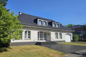 Repräsentative Villa mit riesigem Ausbaupotential - courtagefrei - – Die vollständige Adresse der Immobilie erhältst du vom Anbieter., 50996 Hahnwald, Köln – Vorschaubild 3