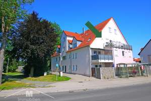 Zentral Wohnen am Sulzpark: 3-Zimmer-DG-Whg. mit Aufzug, EBK u. TG-Stellplatz in sonniger Lage – Neumarkter Str. 6, 92339 Beilngries – Vorschaubild 2