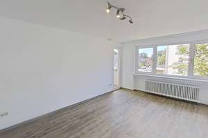 Viel Raum zum Leben: Gepflegte 4-Zimmer-Wohnung mit Balkon, Einbauschränken & 2 Bädern