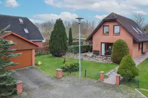 Familienoase zwischen Wismar und Schwerin: Schönes EFH mit gepflegtem Garten und einer Garage – Nordwestmecklenburg (Kreis) – Vorschaubild 1