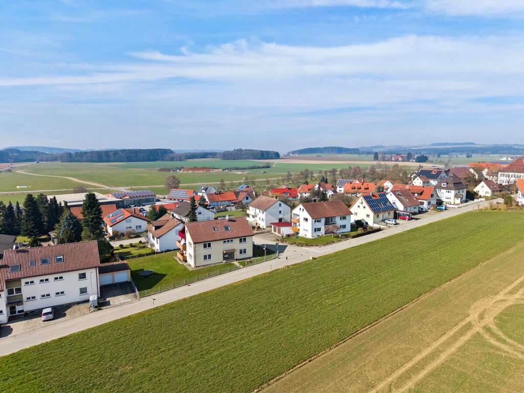 Immobilie in Eberhardzell - Modernisiertes Dreifamilienhaus mit neuer Wärmepumpe in Mühlhausen - Bild 4