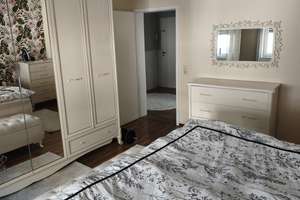 Wohnen mit Charakter: Stilvoll saniertes Drei-Zimmer-Apartment