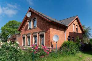 ++ Charmantes Haus mit Geschichte ++ – Die vollständige Adresse der Immobilie erhältst du vom Anbieter., 25557 Hanerau-Hademarschen – Vorschaubild 2