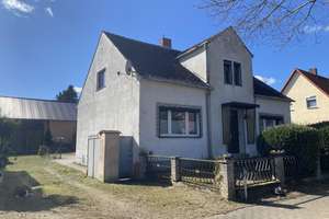 Geschützter Vierseithof mit mehreren Nebengebäuden und weitläufigem Garten – Klosterwalder Dorfstraße 40, 17268 Templin – Vorschaubild 2