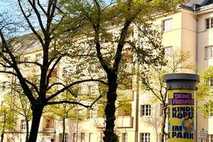 eine 3,5 bzw 4 Zimmer Wohnung in gepflegter Altbau, saniert 2022, Schlafzimmern zum ruhigen Innenhof – Reichstrasse 30, 14055 Westend, Berlin – Vorschaubild 16