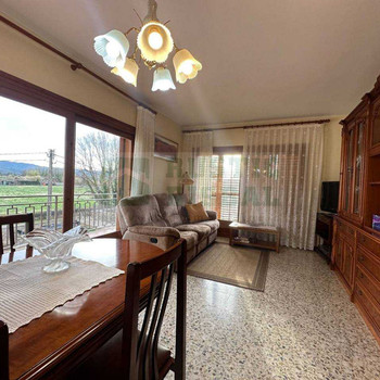 Großzügiges Eckhaus mit Doppelgrundstück in La Bisbal de Empordà zu verkaufen