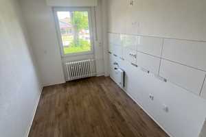 Helle Wohnungen mit Seniorenbadewanne und Balkon im grünen Zinkhüttenpark! – August-Thyssen-Straße 53, 47166 Duisburg – Vorschaubild 2