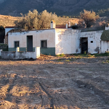 Landhaus zur Sanierung inmitten der Natur