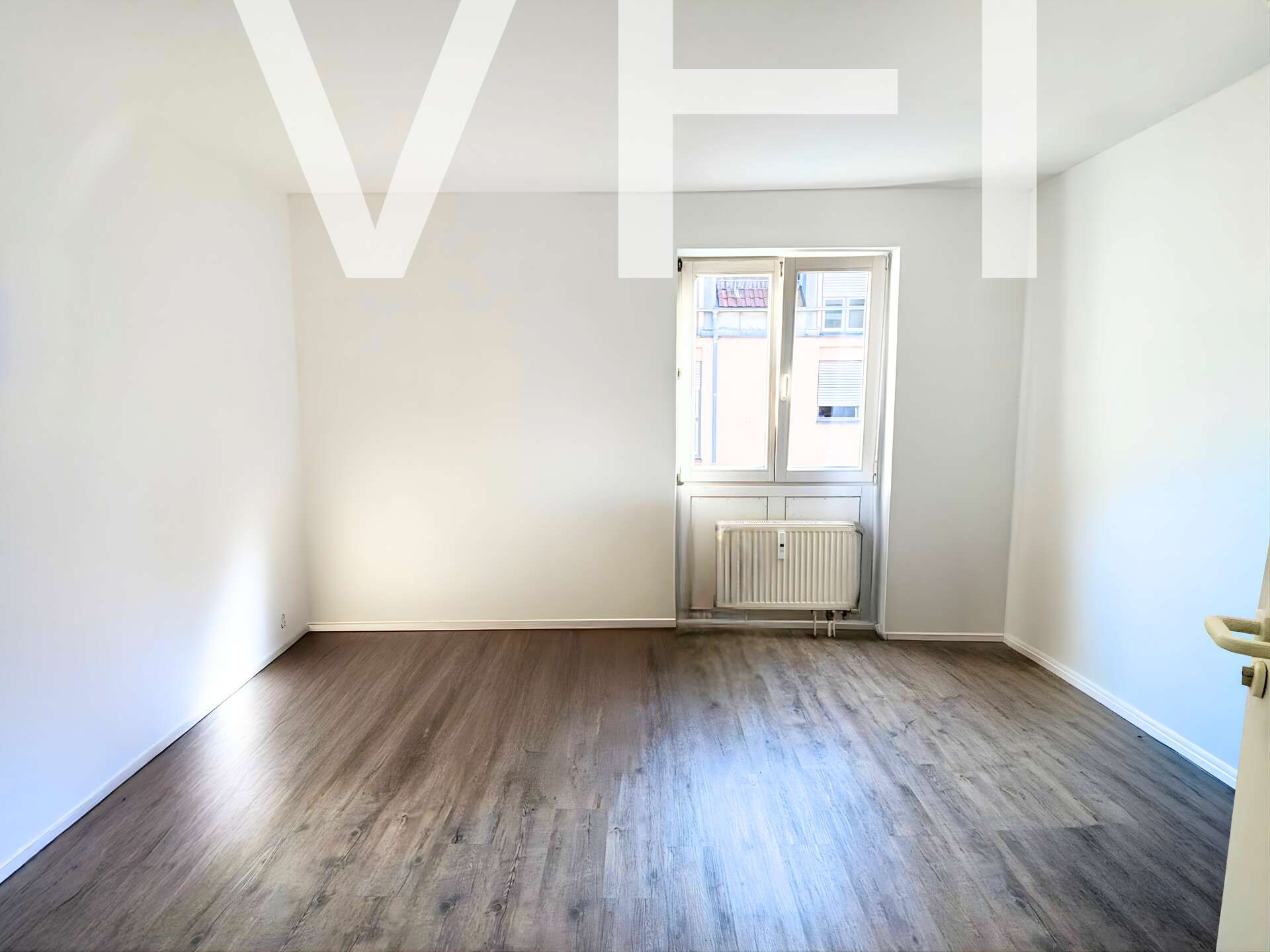 Immobilie in Gersthofen - Zentrale 6-Zi.-Wohnung - ideal für Mitarbeiter oder eine Familie - Bild 2