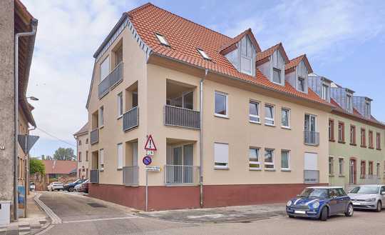 Neuwertiges Mehrfamilienhaus mit fünf Wohneinheiten in Mörlheim!