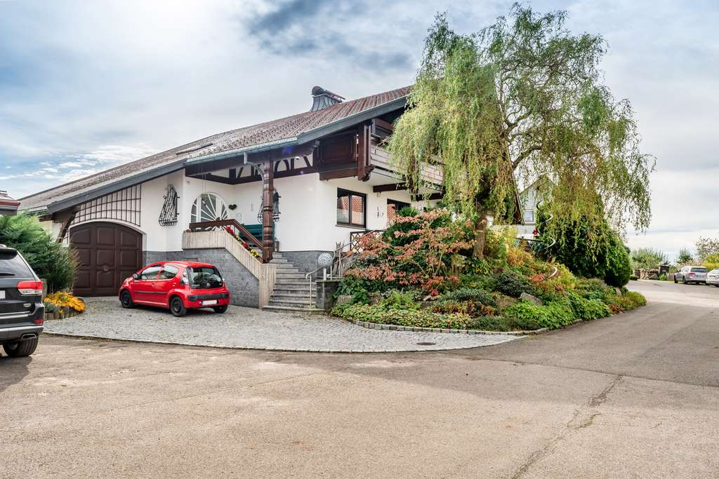 Immobilie in Aichhalden - Gepflegtes Gewerbeanwesen mit freistehendem Einfamilienhaus  | Wohnen & Arbeiten - Bild 2