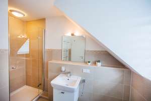Top end, luxurious, modern family home with Garden, quiet neighbourhood near Strothoff Intl – Die vollständige Adresse der Immobilie erhältst du vom Anbieter., 63263 Neu-Isenburg – Vorschaubild 7