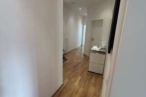 Charmante Altbauwohnung mit Stuck, Parkett und Balkon in Bad Cannstatt – 3 Zimmer, 68 m² – Die vollständige Adresse der Immobilie erhältst du vom Anbieter., 70372 Seelberg, Stuttgart – Vorschaubild 9