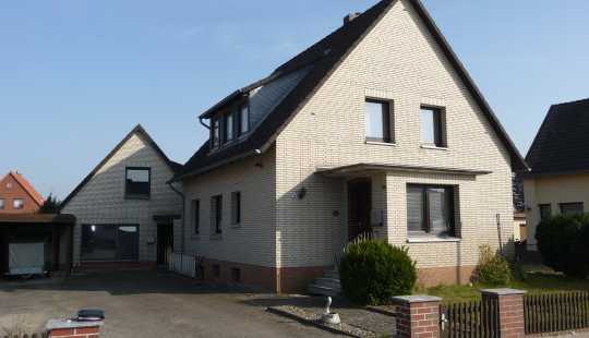 Bild von EINFAMILIENHAUS PLUS KLEINES GÄSTEHAUS MIT POTENTIAL IN RUHIGER WOHNLAGE / GF-GAMSEN