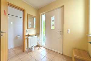 Wunderschöne Doppelhaushälfte in Trier-Irsch mit großem Grundstück, Garage und Carport! – Trier – Vorschaubild 2