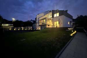 Außergewöhnliches Architektenhaus - hochwertig modernisiert mit Wintergarten & Tiefgarage