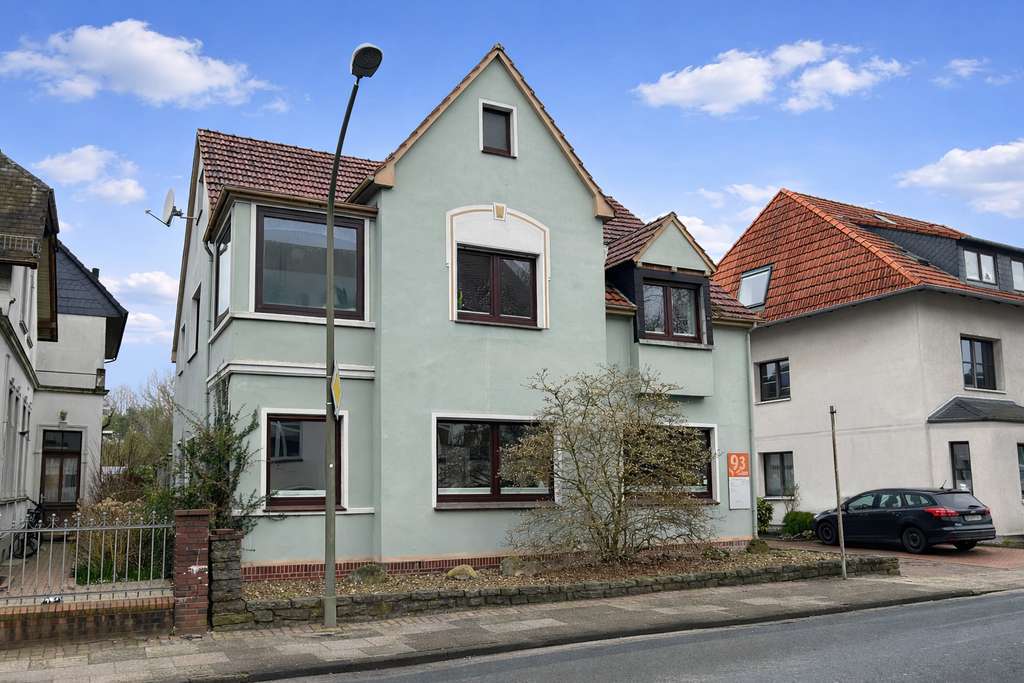 Immobilie in Brake - Großzügiges Wohn- / Geschäftshaus mit viel Potential in zentraler Lage - Bild 0