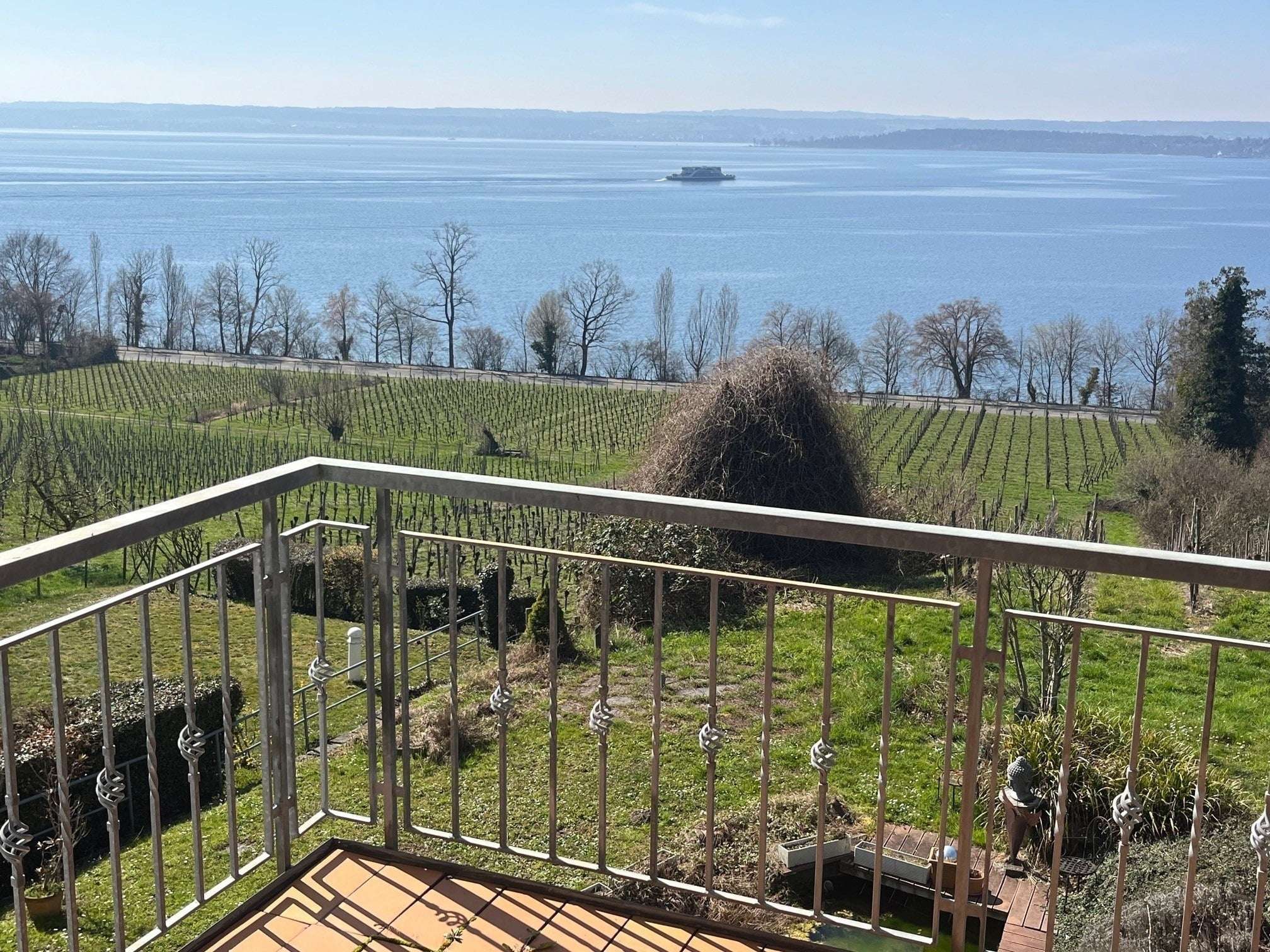 Immobilie in Meersburg - Exklusive 2,5 Zimmerwohnung - grandiose Lage
180° See- und Bergsicht - vis à vis der Insel Mainau - Bild 5