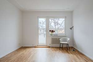 Großzügig, saniert & mit Balkon