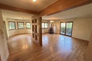 Lichtdurchflutetes 6-Zimmer-Haus mit Kamin, Balkon & Terrasse, Garten mit Pool und zwei Garagen – Die vollständige Adresse der Immobilie erhältst du vom Anbieter., 7318 Saalfeld/Saale – Vorschaubild 4