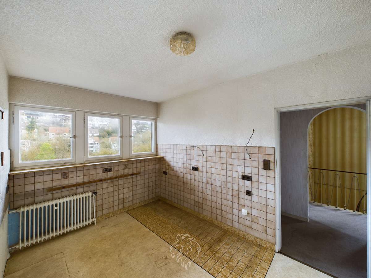 Immobilie in Höchberg - Platz für Ihre Familie und Ihre Ideen – Einfamilienhaus mit großem Garten - Bild 3