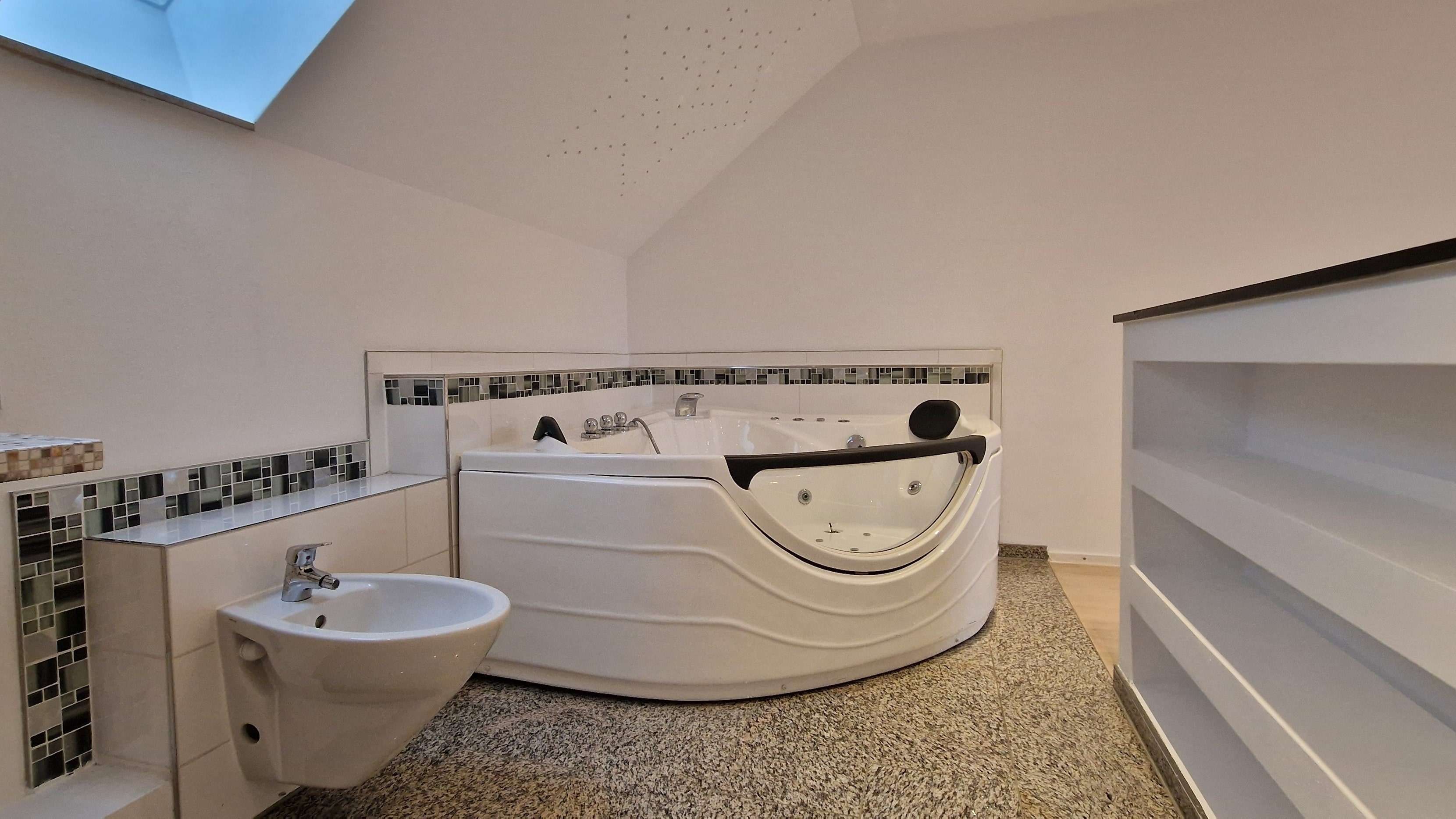 Immobilie in Pöttmes - Außergewöhnliches Einfamilienhaus mit Einliegerwohnung. - Bild 9