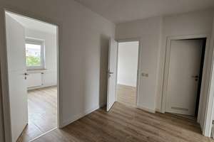Zum Selbstbezug! moderne 3-Zimmer-Wohnung mit Wannenbad, Balkon und Einbauküche – Ilja-Ehrenburg-Straße 13, 18147 Toitenwinkel, Rostock – Vorschaubild 4