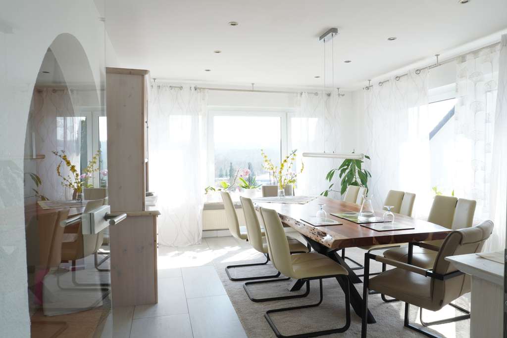 Immobilie in Dettenhausen - EFH + ELW in Aussichtslage mit großzügigem Grundstück - Bild 3