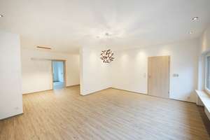 Top-modernisiertes Einfamilienhaus (RH) mit Einliegerwohnung in schöner Coburger Stadtlage – Die vollständige Adresse der Immobilie erhältst du vom Anbieter., 96450 Mitte, Coburg – Vorschaubild 4