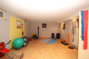 Viel Platz für die ganze Familie
EFH in Bonn-Heiderhof mit Terrassen, Garten und Garage – Die vollständige Adresse der Immobilie erhältst du vom Anbieter., 53177 Heiderhof, Bonn – Vorschaubild 42