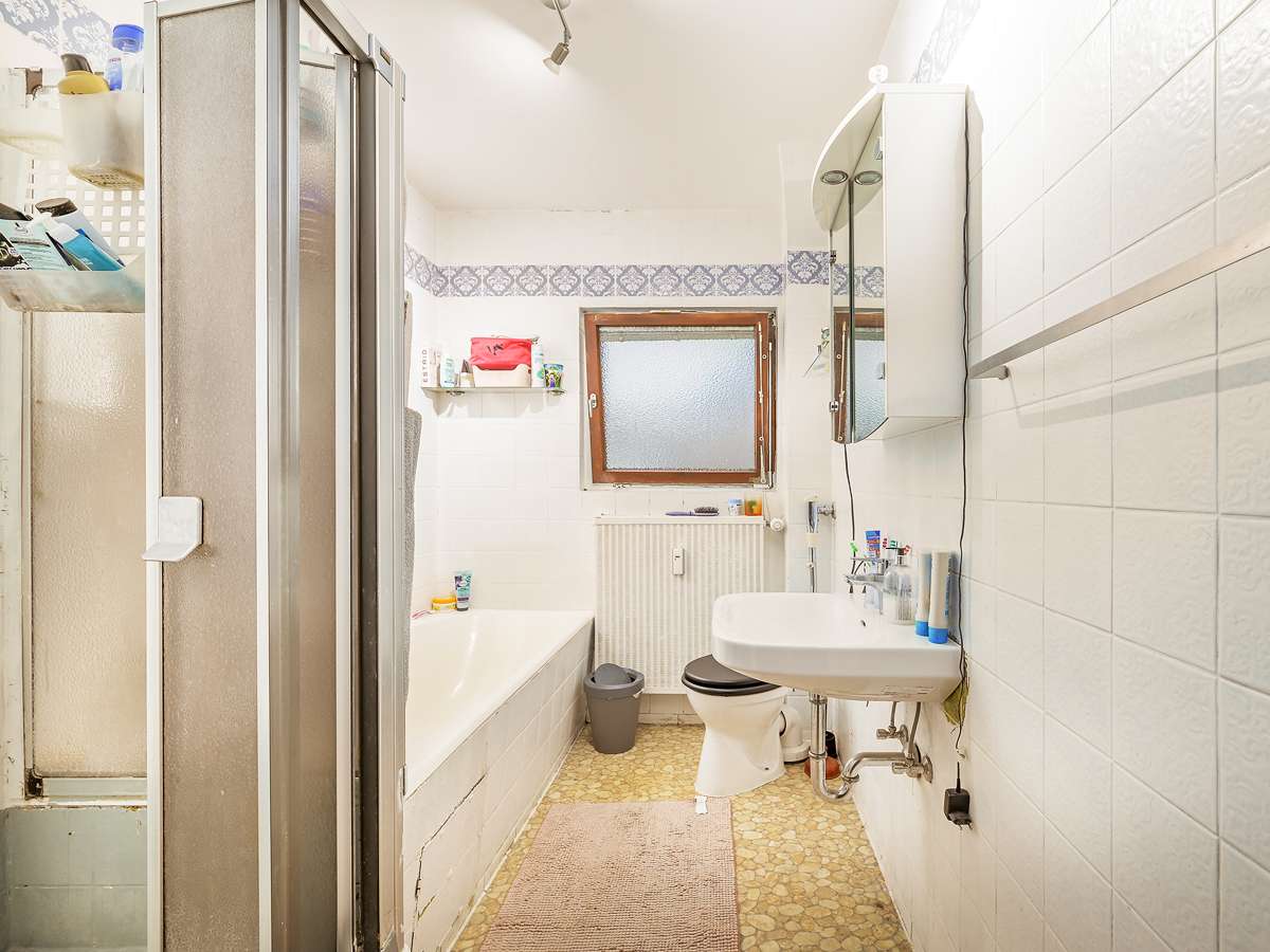 Immobilie in Karlsbad - Zwei Wohnungen, eine Investition: Vermietetes 2-Familienhaus ideal für Kapitalanleger - Bild 9