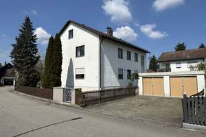 Zweifamilienhaus mit Garten und Garage zu verkaufen