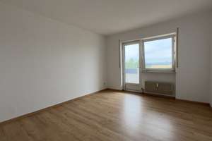 (Anfragen nur per eMail) -Ruhige und gepflegte Drei-Zimmer-Küche-Bad Wohnung  in Darmstadt-Wixhausen – In den Wingerten 1, 64291 Wixhausen, Darmstadt – Vorschaubild 3