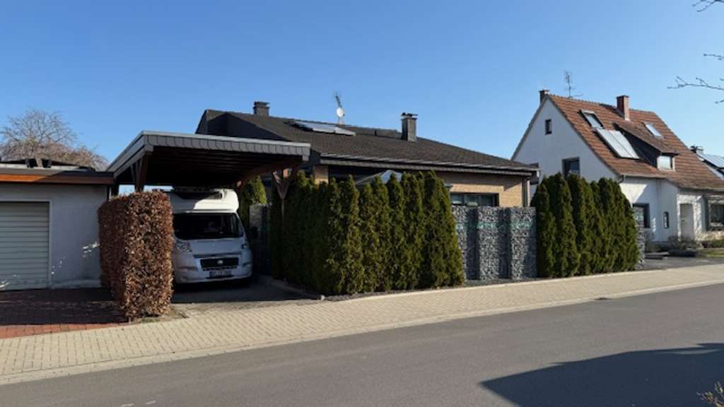 Immobilie in Rietberg - Für 2 Generationen.  
Gepflegtes Einfamilienhaus mit Einliegerwohnung. - Bild 0
