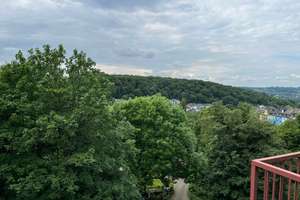 Stilvolles Penthouse in Uninähe – Voll möbliert & sofort bezugsbereit