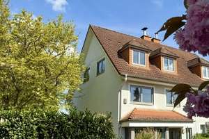 Hell, sonnig, einzugsbereit -   Doppelhaushälfte in Bestlage von Wiesbaden
